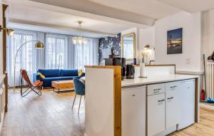 2 Bedroom Gorgeous Apartment In Carentan