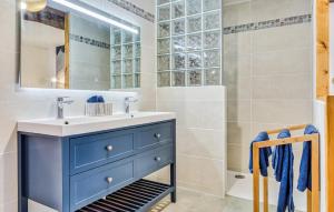 Appartements 2 Bedroom Gorgeous Apartment In Carentan : photos des chambres