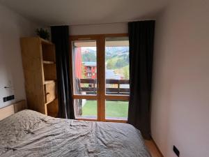 Appartement LA PLAGNE plein sud au pied des pistes, piscine et parking gratuits