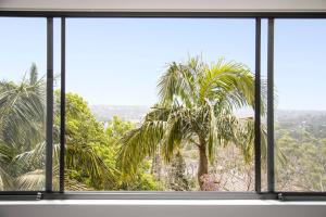 Breathtaking Harbour Views from 2 bed 2 bath Executive Apartment