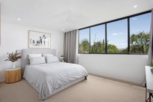 Breathtaking Harbour Views from 2 bed 2 bath Executive Apartment