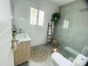 Calpe bungalow adosado piscina jardin barbacoa aire centrico moderno