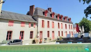 Sejours a la campagne Chateau de Clairefontaine du XVIIIeme siecle a Garchizy : photos des chambres