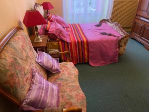 Sejours a la campagne Chateau de Clairefontaine du XVIIIeme siecle a Garchizy : photos des chambres
