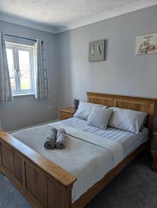2 bedroom house Admiral Court
