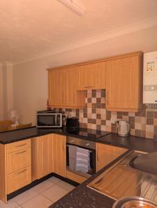 2 bedroom house Admiral Court