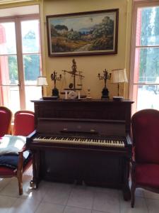 Sejours a la campagne Chateau de Clairefontaine du XVIIIeme siecle a Garchizy : photos des chambres