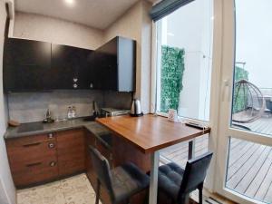 Nyvky like Home - apt 66 з терасою