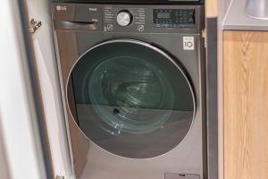 Menlyn Maine Luxury Studio King Bed Free parking 133