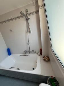 Relaxing in Luxury with view to sea from 4th floor and parking