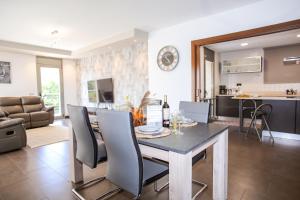 CL14 Villa con piscina y vistas al mar