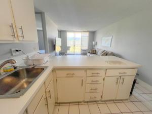 Aloha Living at Waikiki Lanais condo