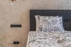 Luxury Old Town Penthouse w park