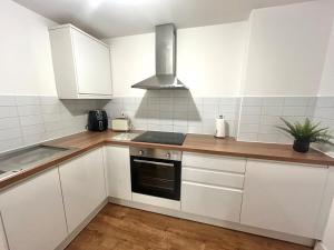 Modern Flat in Aldershot- sleeps 4