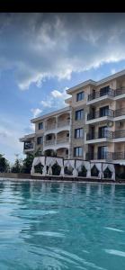 Purple Rose Apartment Valencia Gardens