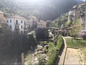 Nìu Barbàira