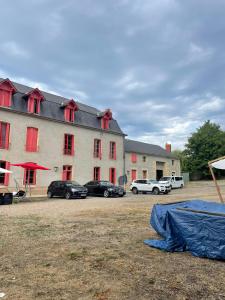 Sejours a la campagne Chateau de Clairefontaine du XVIIIeme siecle a Garchizy : photos des chambres