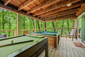 Whispering Pines- Hot Tub- Pool Table- Pet Friendly- EV Charger