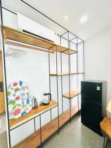 401MSNK Luxe Studio w Balcony and Natural Light