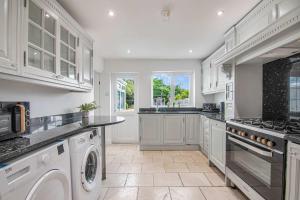 The Roost Group - Brands Hatch 6 Bedroom Home