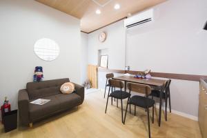 JR Namba within walking distance, 4 minutes walk from ASHI HARA BASHI Station on the circular line, 1F of a private house