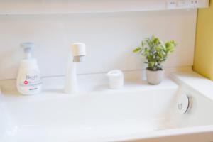 JR Namba within walking distance, 4 minutes walk from ASHI HARA BASHI Station on the circular line, 1F of a private house