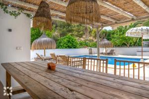 Villa Yoz by Abahana Villas