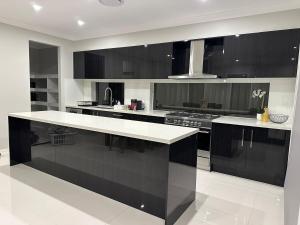 Cozy & Spacious 5BR Family Home with Free On-Site Parking