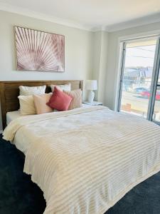 Cozy & Spacious 5BR Family Home with Free On-Site Parking