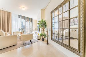 Iconic Views of the Future Museum, Minutes from Metro & Key Attractions, Sky Gardens, DIFC by Deluxe Holiday Homes