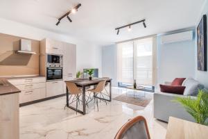 Stylish 2BR Escape in St Julians