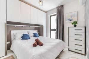 Stylish 2BR Escape in St Julians