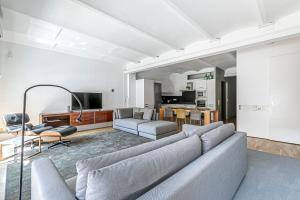 Super central 3BR apartment, spacious and bright