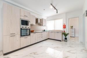 Modern 2BR Escape in St Julians