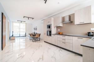 Modern 2BR Escape in St Julians