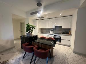 Luxury family-balcony apt