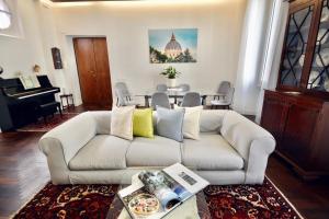 GRACCHI GALLERY S'PETER BASILICA VATICANO Luxury Apartment for 7 AirCond Wifi NETFLIX
