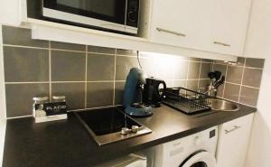 Appartements La Terrasse, T2 proche gare, Wifi, tv HD, grande terrasse : photos des chambres