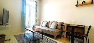 Appartements La Terrasse, T2 proche gare, Wifi, tv HD, grande terrasse : photos des chambres