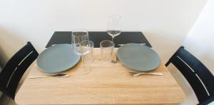 Appartements La Terrasse, T2 proche gare, Wifi, tv HD, grande terrasse : photos des chambres