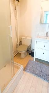 Appartements La Terrasse, T2 proche gare, Wifi, tv HD, grande terrasse : photos des chambres