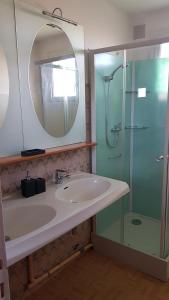 Maisons de vacances Grande maison basique mais pratique : photos des chambres