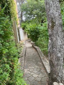 Hotels Hotel Lou Caleu restaurant le Rocher des Abeilles : photos des chambres