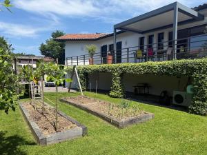 Villas Maison individuelle contemporaine avec piscine : photos des chambres