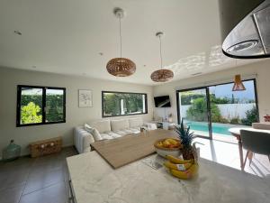 Villas Maison individuelle contemporaine avec piscine : photos des chambres