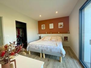 Villas Maison individuelle contemporaine avec piscine : photos des chambres