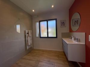 Villas Maison individuelle contemporaine avec piscine : photos des chambres