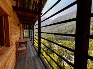 LOdGE OVERLOOKING ALAGNA