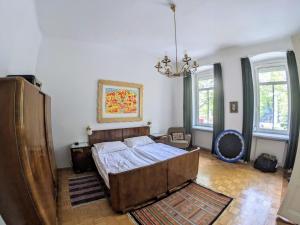 Grand, Central 2BR Apartment