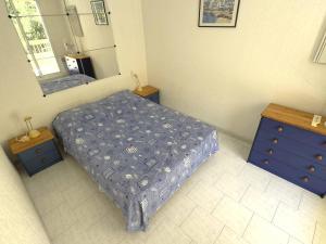 Appartements T2 avec terrasse, parking, piscine, tennis, a 200 m plage et commerces, Six-Fours-les-Plages - FR-1-316-115 : photos des chambres